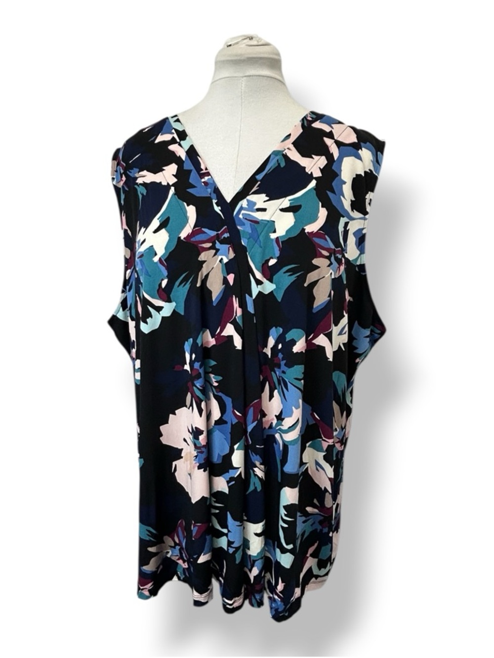 Dana Buchman Women’s Plus V-Neck Sleeveless Tank Top Dark Floral Black 3X